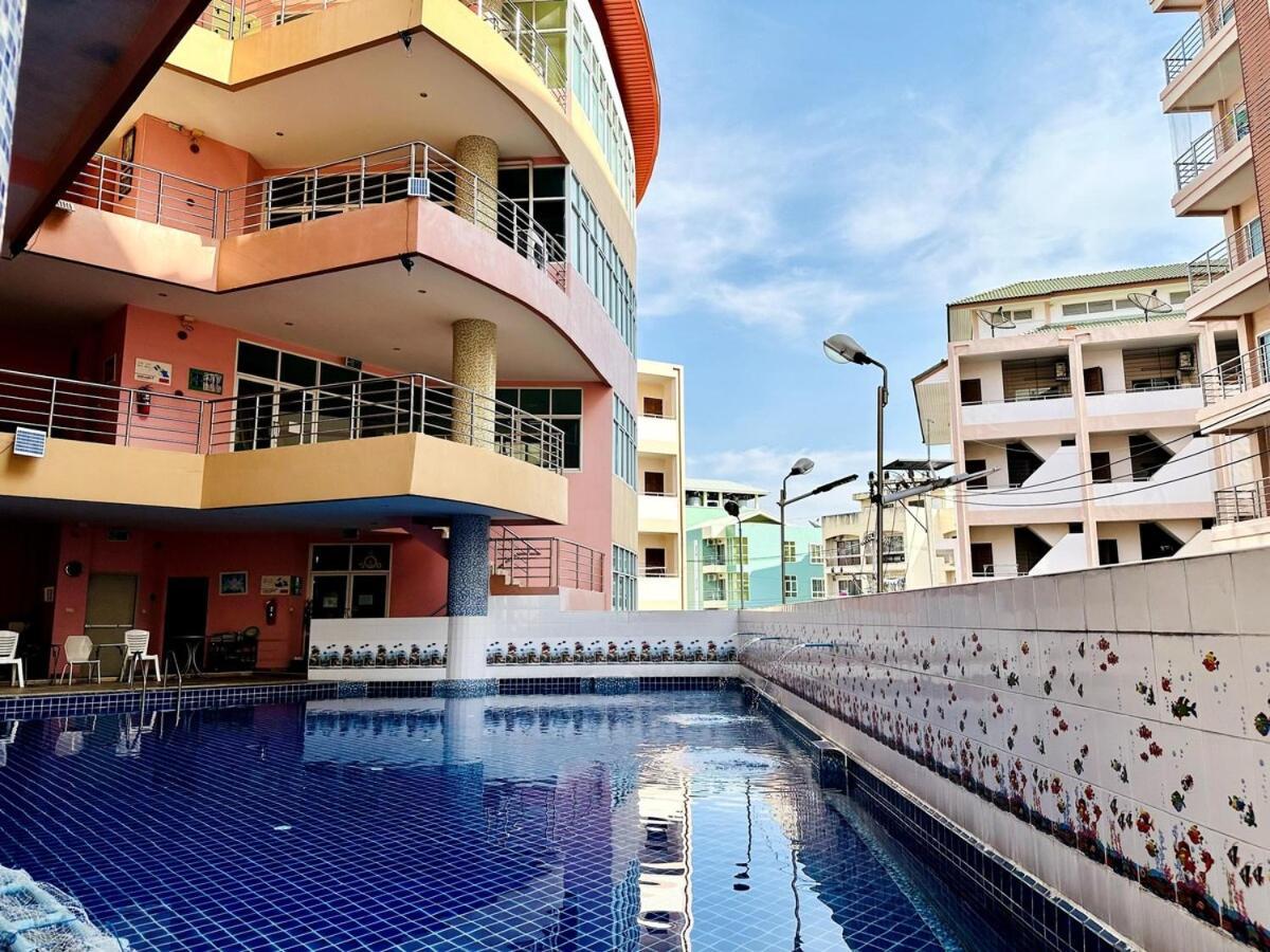 Апарт готель Wisdom Burg Bangsaen, Pool, Gym Ban Rong Khoei Екстер'єр фото