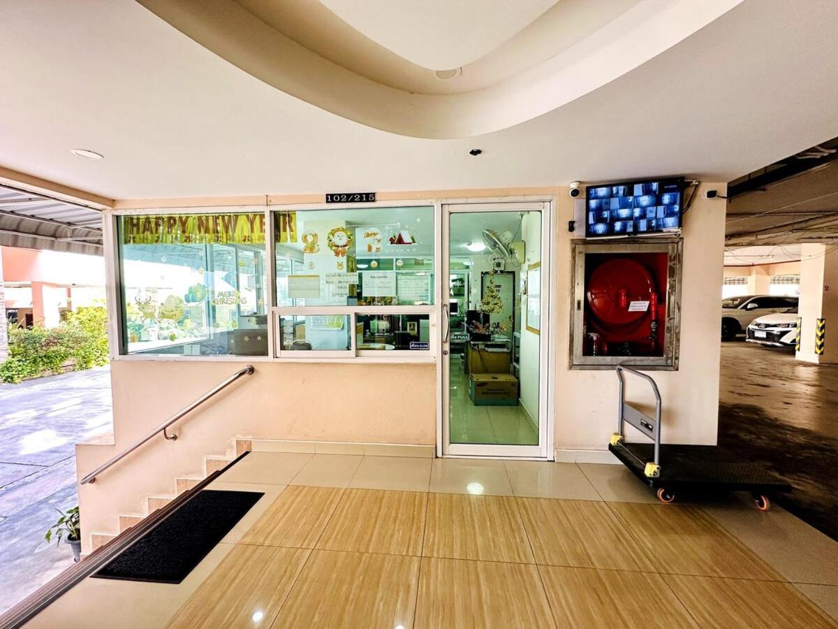 Апарт готель Wisdom Burg Bangsaen, Pool, Gym Ban Rong Khoei Екстер'єр фото